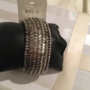 NWT Beautiful silver stretch bracelet
